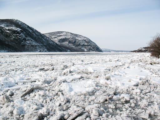 Photo of the Hudson River mostly frozen over in late March, 2014